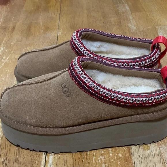 UGG Women's Tan and Red Platform Mules - Picture 3 of 11